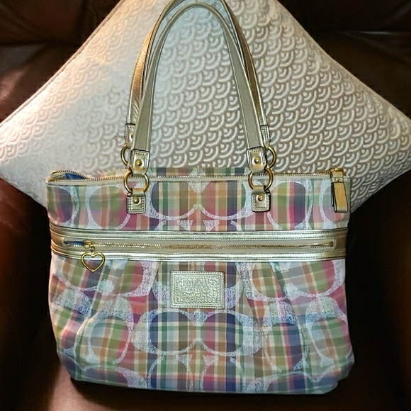 Coach Handbags - Coach 1941 Poppy Madras tote 🌸